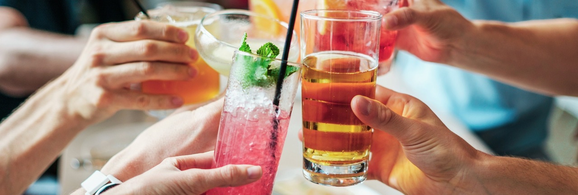 Fin d’année scolaire : quand le premier verre d’alcool devient un rite de passage chez les ados
